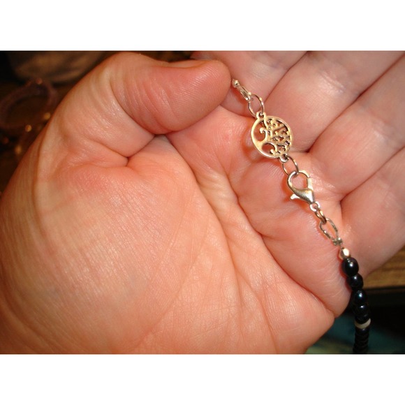 Petite Pearl triple wrap bracelet - Picture 4 of 5